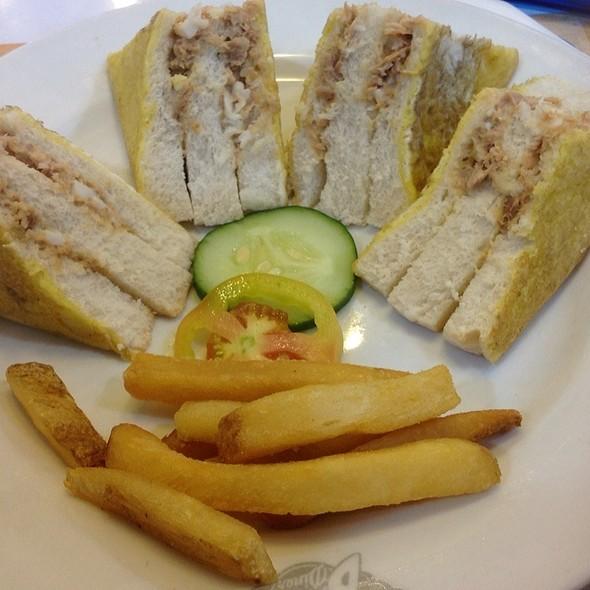 Califonia Tuna Sandwich