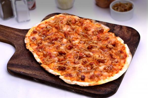 Bacon And Caramelized Onion Flatbread Pizza
