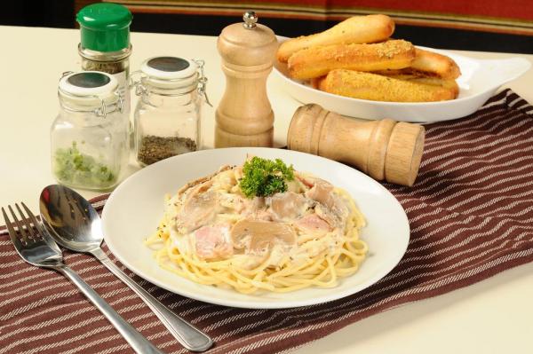 Creamy Alfredo Spaghetti