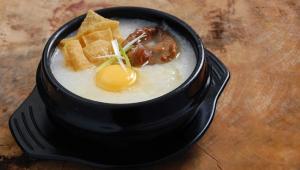 hot rice soup with beef tenderness