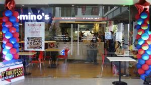 dominos facade