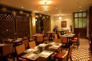 dining area at left view