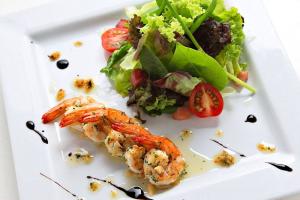 Garlic Shrimps and Pancetta Salad