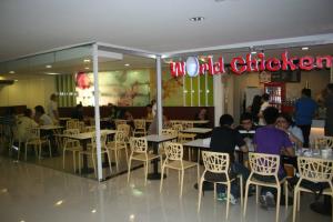 World Chicken La Salle Taft outdoor