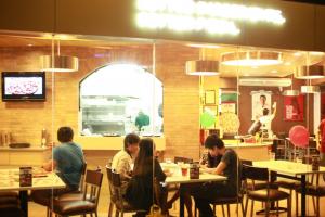 papa john interior @ greenbelt