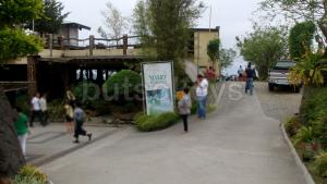 leslies-tagaytay-resto.JPG