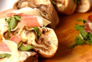 PROSCIUTTO E PORTOBELLO ARROTOLATA