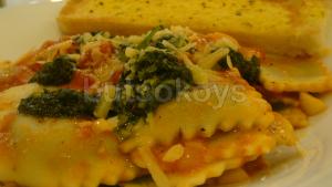 Spinach-Feta-Cheese-Ravioli-pesto .JPG
