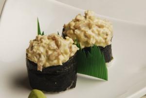 spicy tuna gunkan
