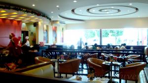 pizza hut sm  sta rosa
