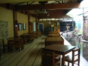 dining area at fron view