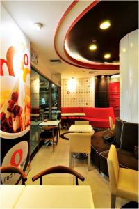 red mango interior 2