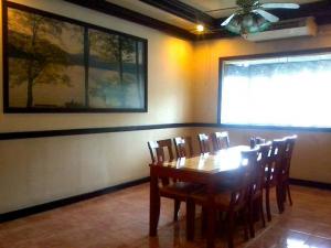 mirak dining table