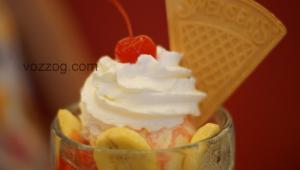 strawberry sundae