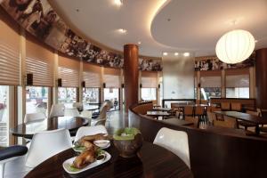 Abe serendra dining area