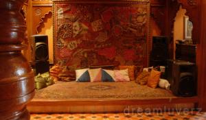indian style dining