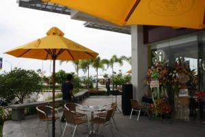 outdoor dining area