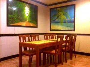 mirak dining table 2