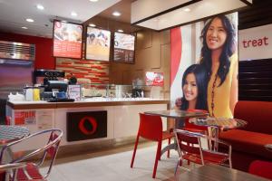 Red Mango Chinatown Cashier
