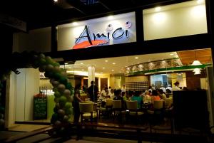 amici at night