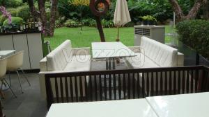 thai patio outdoor dining