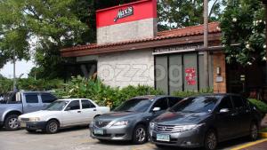 max's alabang