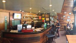 B&B Burgers The Fort- Bar