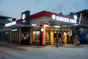 burger king blue bay at night