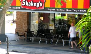shakeys-paseo
