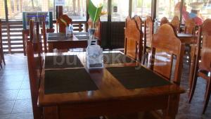 bakers-hill-resto-tables.JPG
